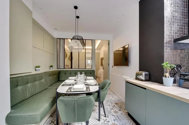 166 Suite Roza - Superb Apartment In Paris. Parijs